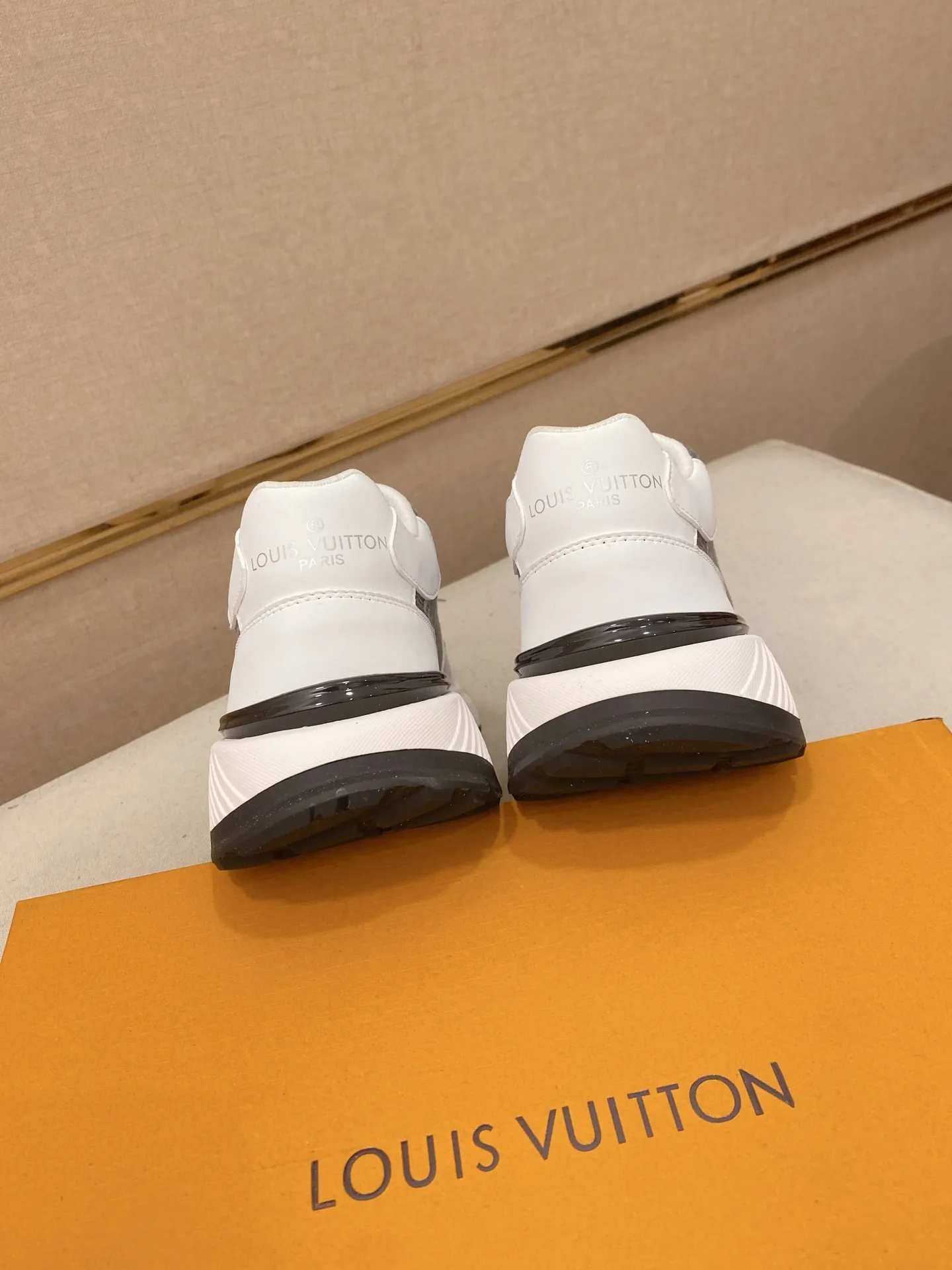 Men's shoes💰 462💰louis vuitton (Louis Vuitton/lv)🔍🔍The new counters are on sale at the same time. The uppers are imported from Italy. ⃣️Re-engraved🇮🇹💪💪, ⚠Sole: The original sole is specially provided by the original factory, the exclusive movable molded sole is super comfortable, ⚠Original and single goods 🔍high quality, you can enter and leave the counter at will, welcome to compare⚠. Code number: 38-44 (45/customized, non-refundable)